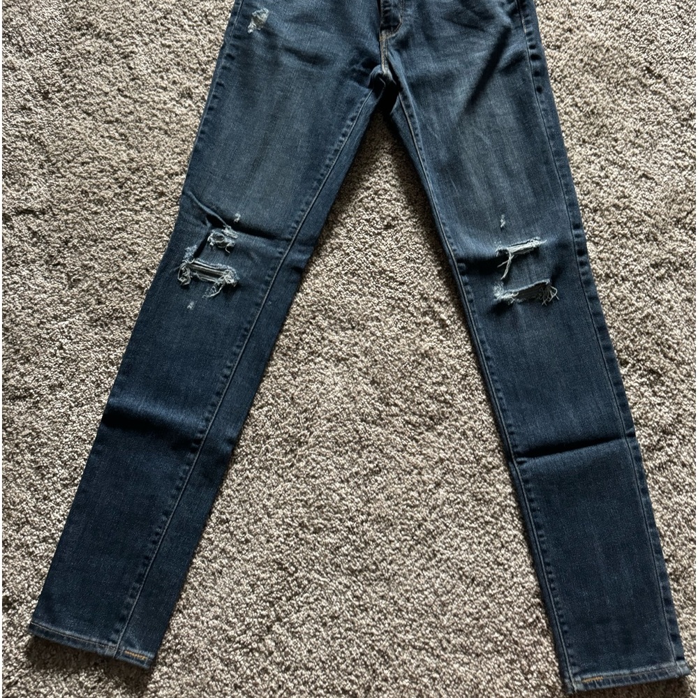 Levi’s distressed skinny jeans